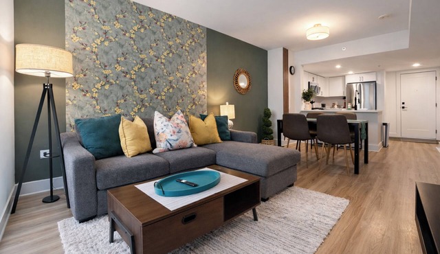 Dreamy Extended Stay Amazon King Bed 1BR Garage, Pool,Balcony Gym Near DC, DCA