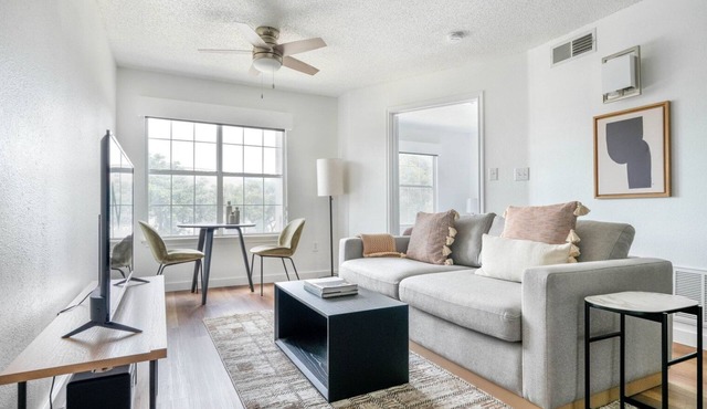 Dreamy Gateway 1BR w/Gym, Pool, nr Shopping, by Blueground