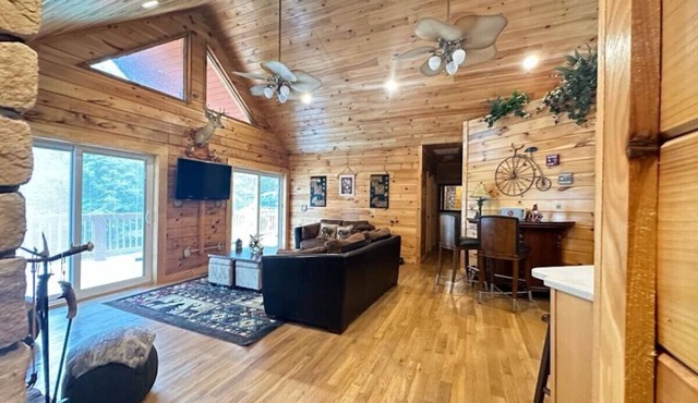 Dreamy Hidden Cabin in the Woods