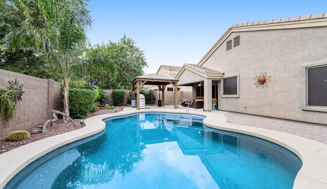 Dreamy home with private pool, high-speed WiFi, full kitchen, & W/D