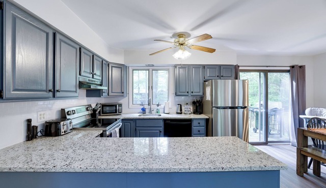 Dreamy Lake House: Fireplace, Firepit, Pet Friendly