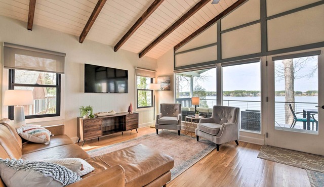 Dreamy Lake Norman Cottage w/Panoramic Lake Views