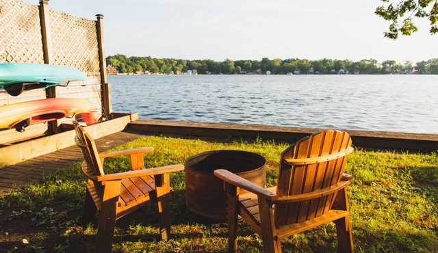 Dreamy lakefront cottage - 20 min from Ann Arbor!