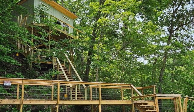 Dreamy Lakeside Treehouse Hideaway/Cabin for Couples