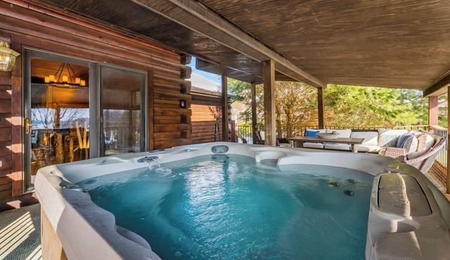 Dreamy Lakeview Log Cabin in Lake Ariel w/Hot Tub, Game Room & Fire Pit