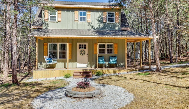 Dreamy Lead Hill Cottage w/Fire Pit & Hammock!