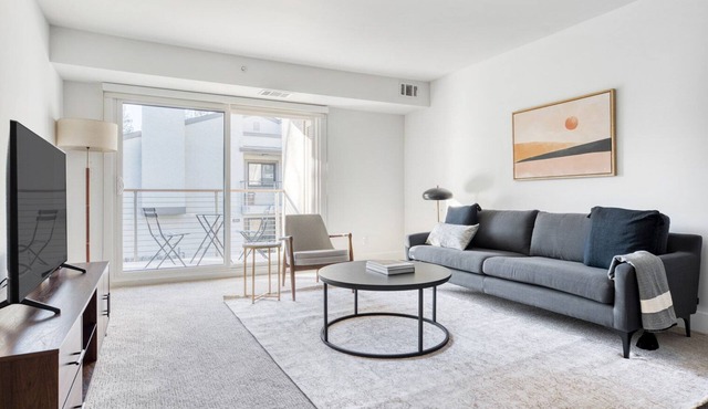 Dreamy Menlo Park 1BR w/Gym & W/D, easy highway access, by Blueground