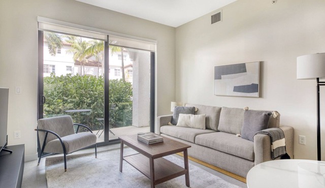 Dreamy Miramar 2BR w/Gym, Pool & W/D, nr WF, by Blueground