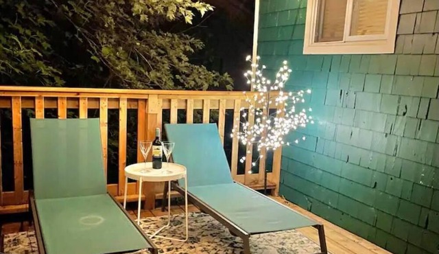 Dreamy Modern Cottage, Picture Perfect Sunsets, Sandy Beach and Luxury Amenities