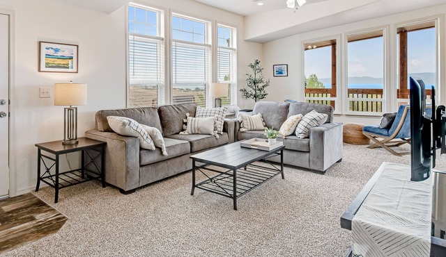 Dreamy retreat with golf course & lake views, Ideal Beach Resort amenities