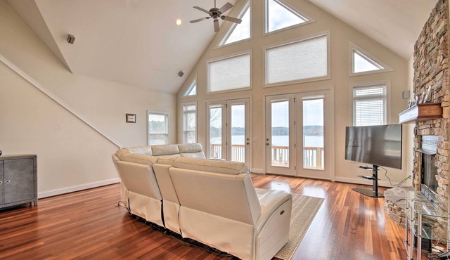 Dreamy Ridgeway Home w/Grill on Lake Wateree!