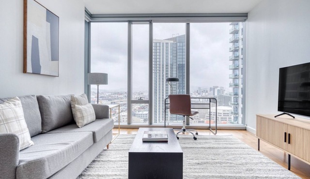 Dreamy Rincon Hill 1BR w/W/D, Gym & Pool, near Tech HQs, by Blueground