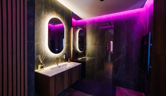 Dreamy Room - Escape, Spa & Private Cinema
