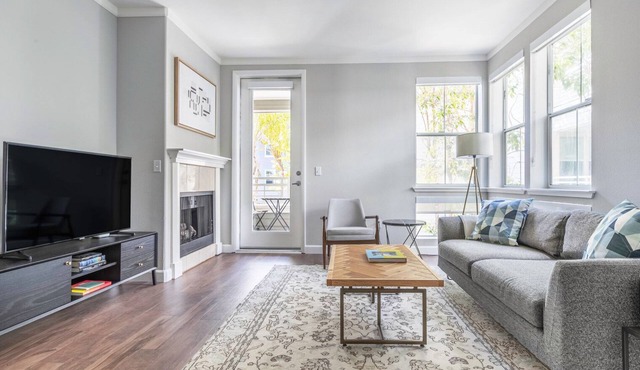 Dreamy San Mateo 2BR w/W/D, Pool, Gym, Parking, near 101, by Blueground