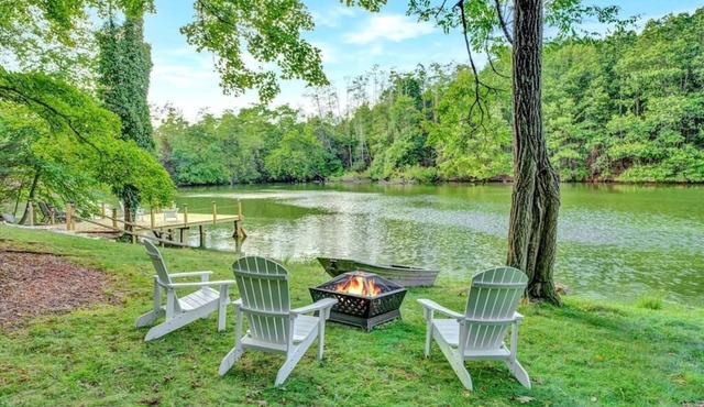 Dreamy & Scenic 3BR Lakefront on 200-Acre Estate