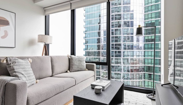 Dreamy South Loop Studio w/Pool, BBQ & Gym, nr Grant Park, by Blueground