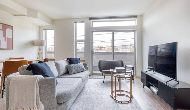 Dreamy Wallingford 1BR w/W/D & Rooftop, nr 99 & I-5, by Blueground