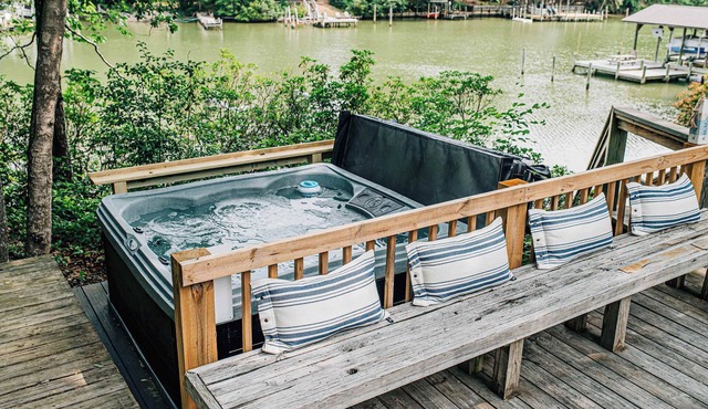 Dreamy Waterfront+Hot tub+Kayaks+Deck+Dock+Games