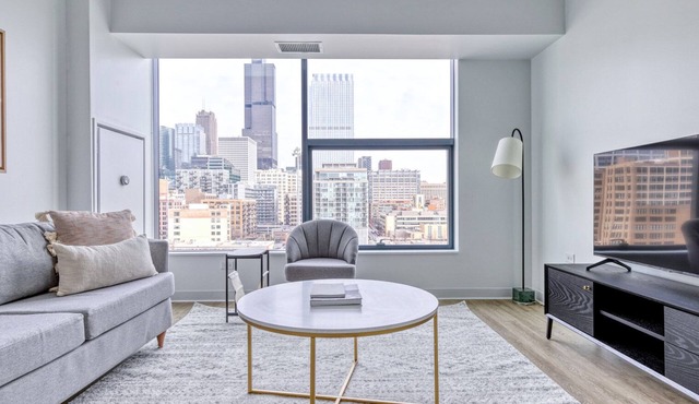 Dreamy West Loop 2BR w/Gym & Pool in heart of Greektown, by Blueground