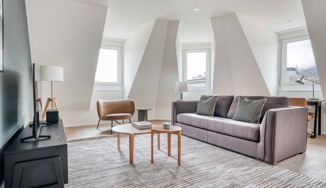 Dreamy Wiedikon 4.5 Room w/Storage & W/D, 3 min to Market, by Blueground