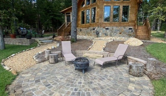 DREHER DREAMS CABIN-LAKEFRONT- + FISHING, KAYAKS,PADDLEBOARDS, 7 BEDS SLEEPS 9!
