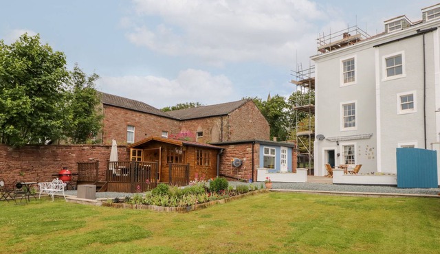 DRESDEN HOUSE, pet friendly, character holiday cottage in Aspatria