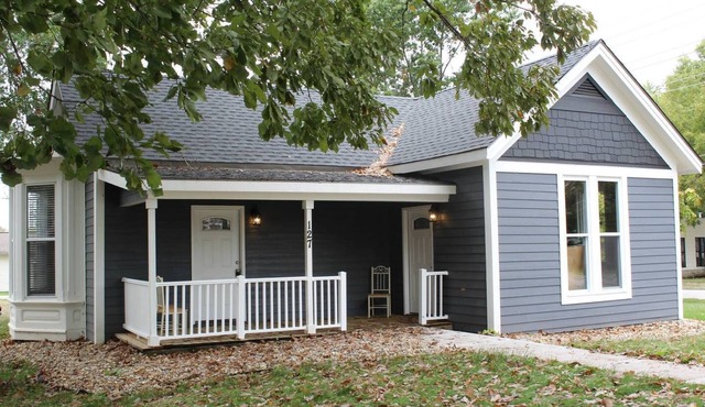 Drew's Den in Historic Downtown Pleasant Hill, MO