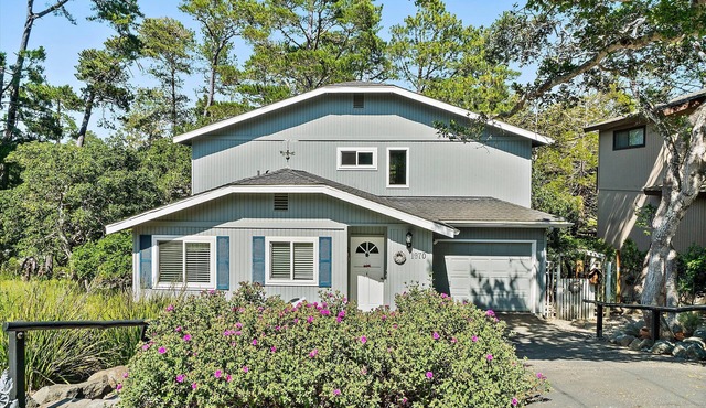 Dreydon Cottage: 2 BR, 1.5 BA House in Cambria, Sleeps 4