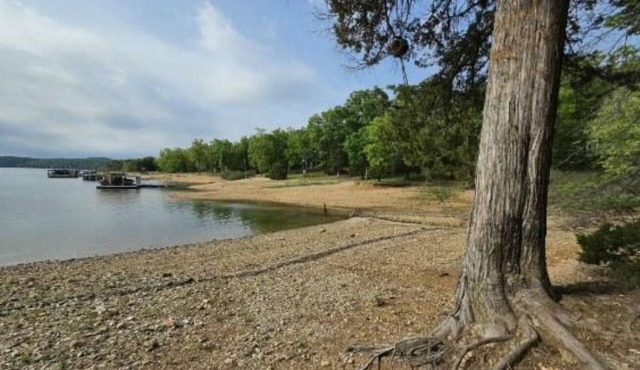 Drift Away- 2-bedroom Lakefront hosue with Easy walk to Lake