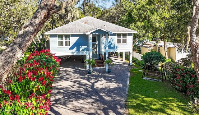 Drift & Dwell | Modern Lakehouse Retreat