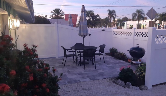 Drift Inn A, Heated Pool, Beach and Amenities, 2-3 min walk.
