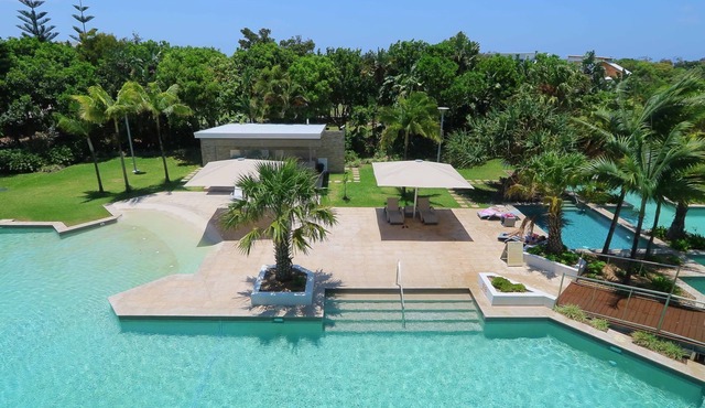 Drift South 34 - Luxurious rooftop holiday apartment with lagoon pool views