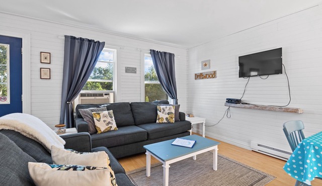 Drift Wood, Spacious 2 BRs, Living, Kitchen, Full Bathroom & a Patio