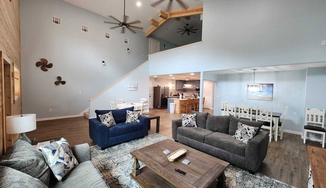 Driftaway Barndo is steps to Seadrift fishing pier