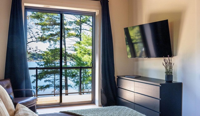 Driftaway Lakehouse - Georgian Bay Island Escape! Optional Pontoon Rental