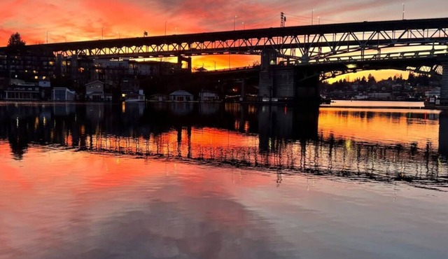 Drifted Dreamer 1-bedroom house boat in Seattle