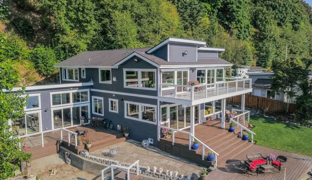 Driftwood Beach- Executive Waterfront Home with Kayaks