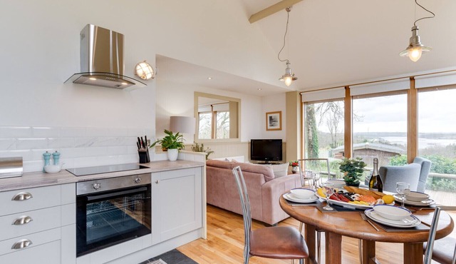 Driftwood Cottage - Two Bedroom House, Sleeps 4