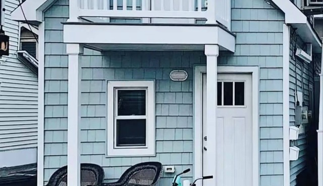 Driftwood Cottage Stand-Alone Downtown OC Retreat