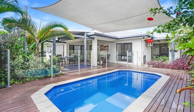 Driftwood House - Spacious Family Retreat with Pool & Alfresco Dining Near the Beach