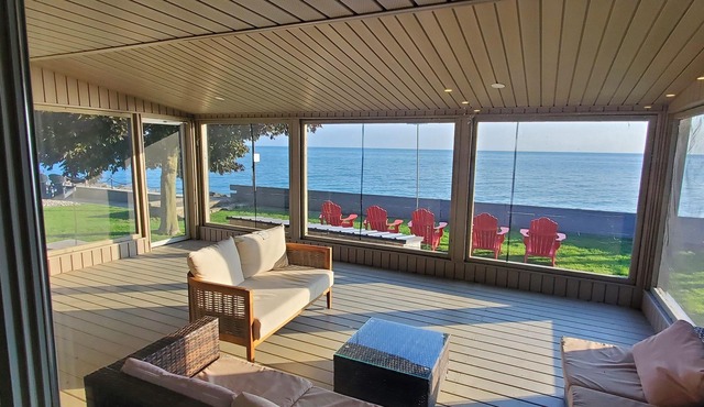 Driftwood Lakehouse with hot tub. Short walk to Point Pelee Park