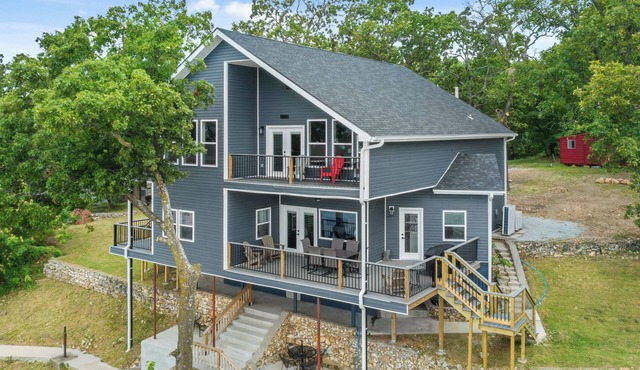 Driftwood Lodge: Boat Dock, Game Room & Lake Views