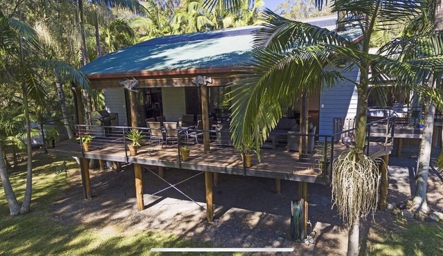 Driftwood Lodge - Waterfront Property