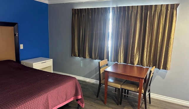 Driftwood Motel - Colton