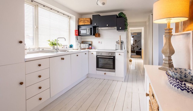 Driftwood : Pet‑Friendly Seaside Home in Rhosneigr | Managed by Anglesey Holiday Lettings