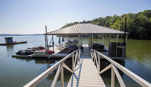 Driftwood Retreat | Lakefront Cottage + Screened Hot Tub + Kayaks