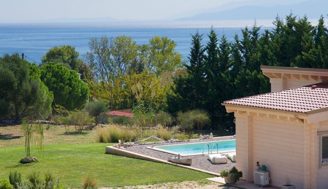 Driftwood Villas is an eco villa with a private pool, 3min walk from the beach!