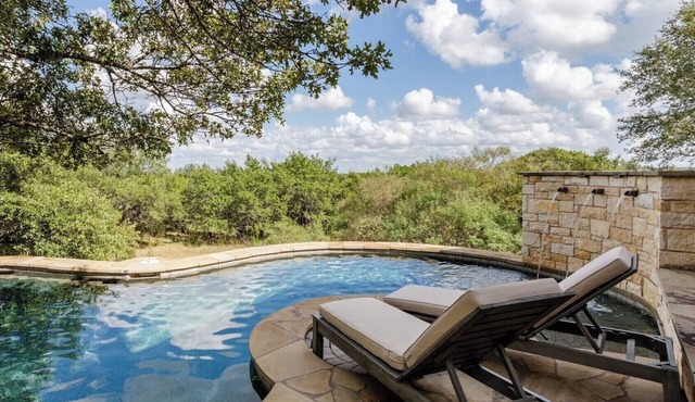 Dripping Springs Dream House with pool, views, and privacy - sleeps 8!