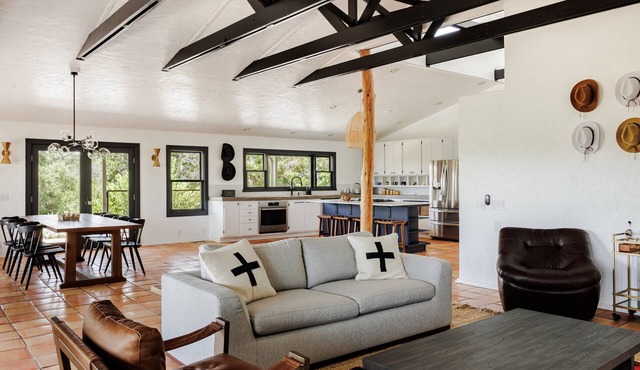 Dripping Springs Homestead - Massive 20 acre property with multiple lodging options and Pool!