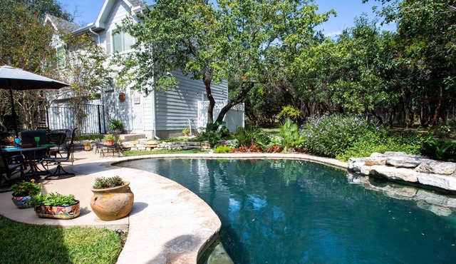 Dripping Springs area Guesthouse Bungalow